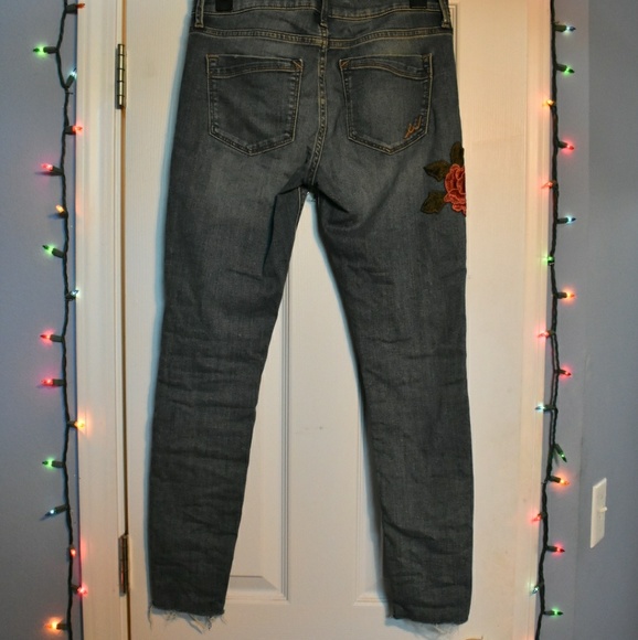 Beautiful embroidered jeans by Express - Picture 3 of 3